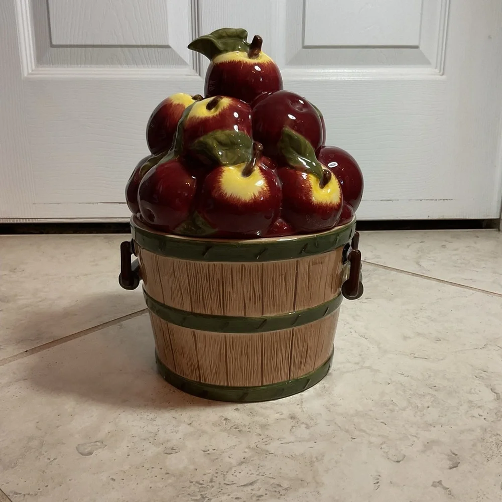 Vintage Apple bushel canister ceramic cookie jar, 12 tall, 7 wide, like new